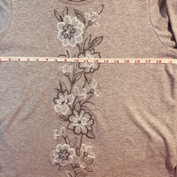 Alfred Dunner- Top- Gray. 3/4 sleeves. Size PM. Embroidery in front. - Picture 4 of 6